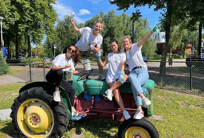 Employees of L'Oreal during Citizen Day