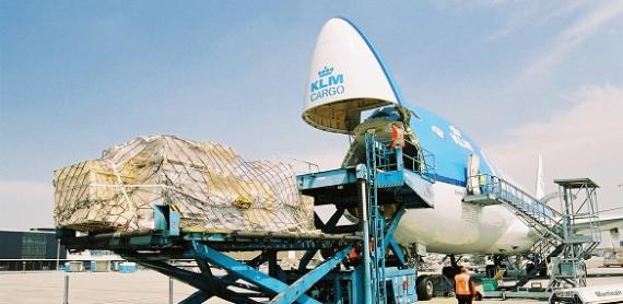 Cargo going in an airplane at Schiphol Airport