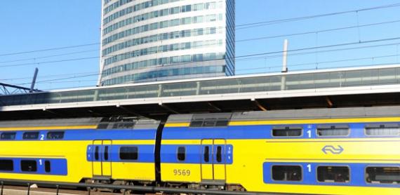 Train at station Hoofddorp